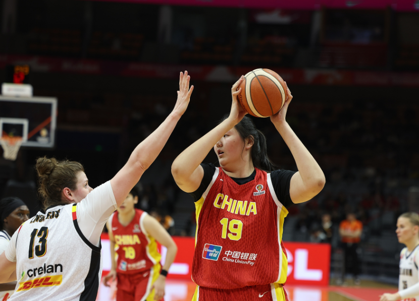开云官网-中国女篮多惨：最多落后24分吞首败 被轰17-0+全队仅一人上双